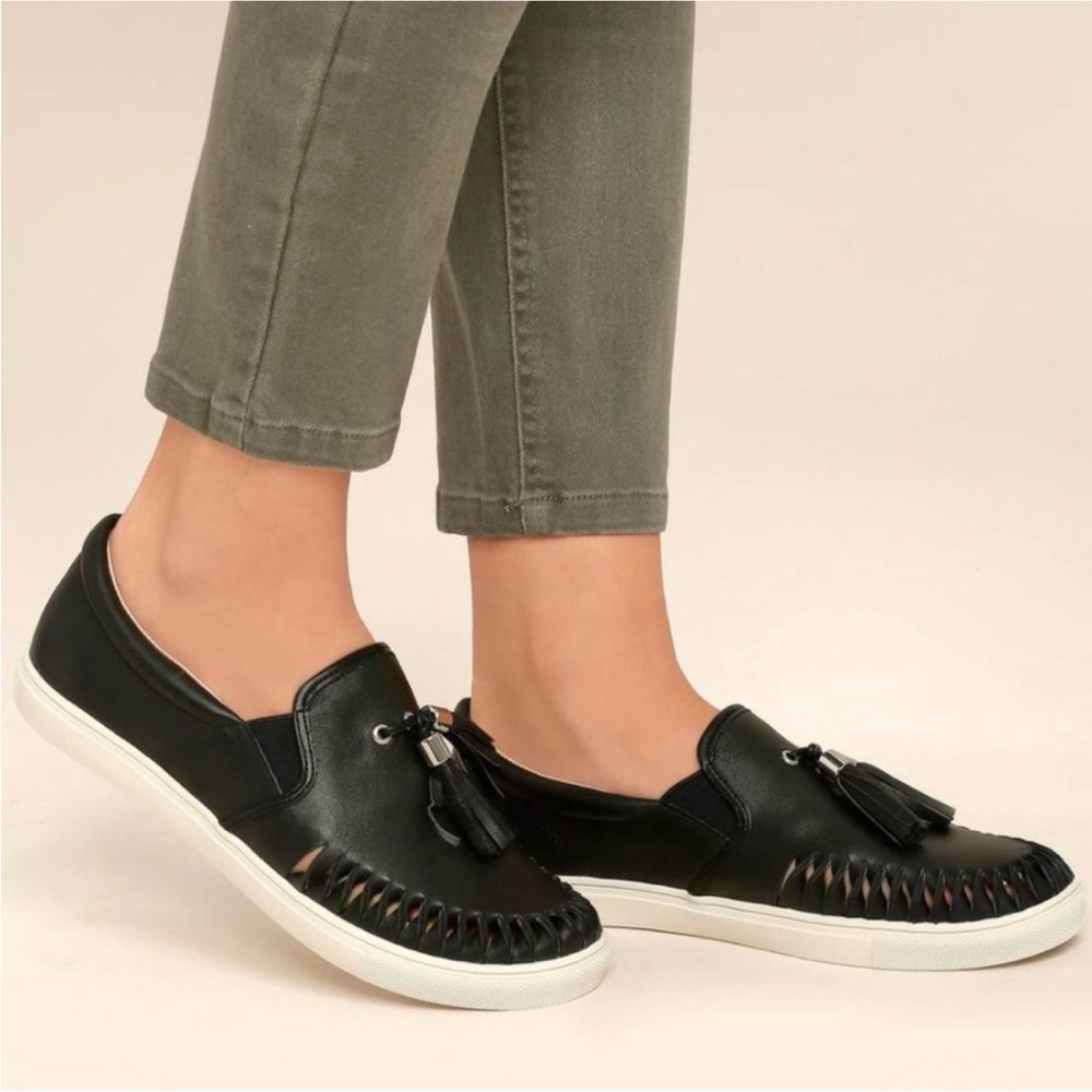 J/Slides Cheyenne Black Leather Slip-On Sneakers w/ Tassels Sz 8 NEW CONDITION